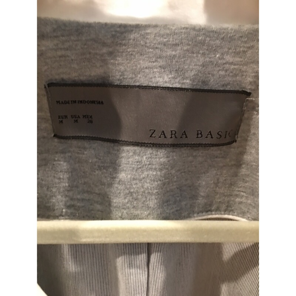 🌷🌼 Beautiful white belted jacket 🧥 - Picture 4 of 8
